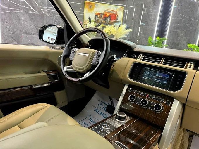 Used Land Rover Range Rover IV Facelift, 5.0 l, 2017 in Sharjah by Ayoon Alhoot Motors, White color. GCC Specs | AUTO.AE