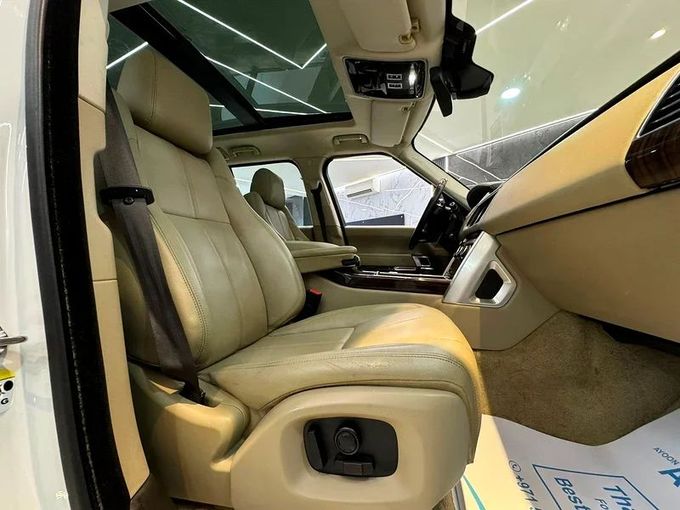 Used Land Rover Range Rover IV Facelift, 5.0 l, 2017 in Sharjah by Ayoon Alhoot Motors, White color. GCC Specs | AUTO.AE