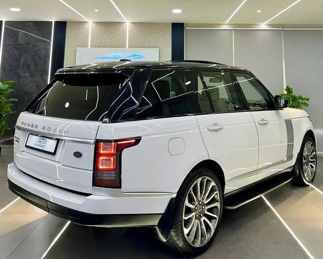 Used Land Rover Range Rover IV Facelift, 5.0 l, 2017 in Sharjah by Ayoon Alhoot Motors, White color. GCC Specs | AUTO.AE