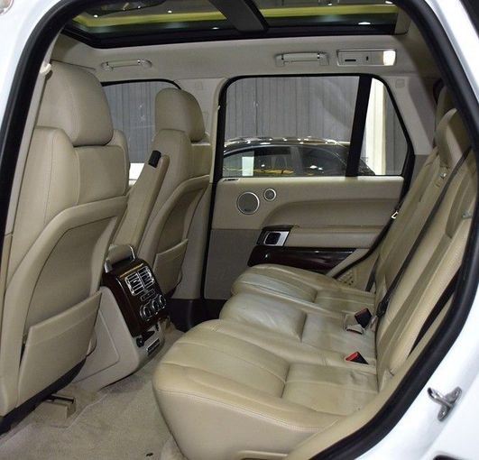 Подержанный Land Rover Range Rover IV, 3.0 л, 2016 в Шардже от Honey Gidosha Used Cars Tr. Белый цвет.  | AUTO.AE