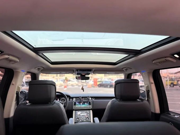 Подержанный Land Rover Range Rover P525 IV Рестайлинг, 5.0 л, 2021 в Шардже от Istanbul Elite Used Cars Белый цвет. Канадская | AUTO.AE