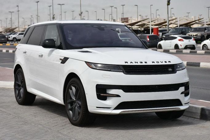 Подержанный Land Rover Range Rover Sport P400 MHEV III, 3.0 л, 2023 в Шардже от Alfaris Used Cars Белый цвет.  | AUTO.AE