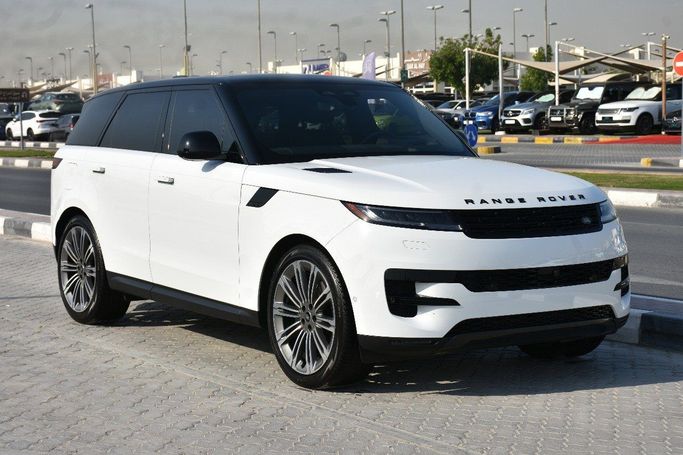 Подержанный Land Rover Range Rover Sport P360 MHEV III, 3.0 л, 2024 в Шардже от Alfaris Used Cars Белый цвет.  | AUTO.AE