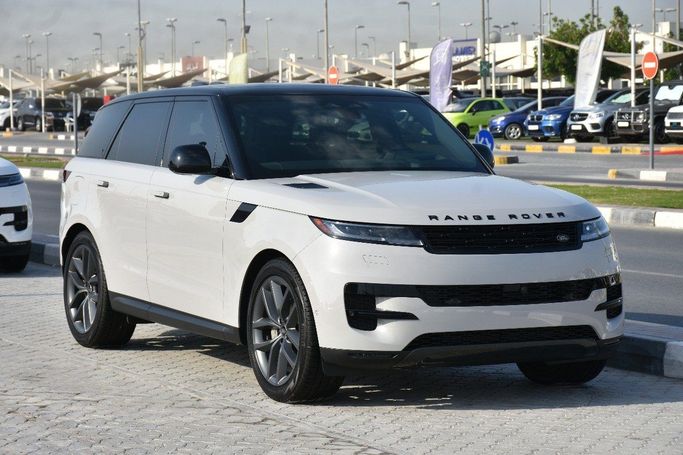Подержанный Land Rover Range Rover Sport P360 MHEV III, 3.0 л, 2024 в Шардже от Alfaris Used Cars Серый цвет.  | AUTO.AE