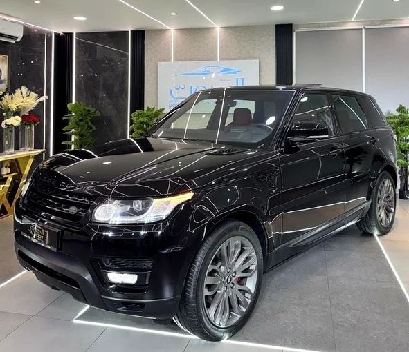 Подержанный Land Rover Range Rover Sport II Рестайлинг, 5.0 л, 2018 в Шардже от Ayoon Alhoot Motors Черный цвет. GCC | AUTO.AE