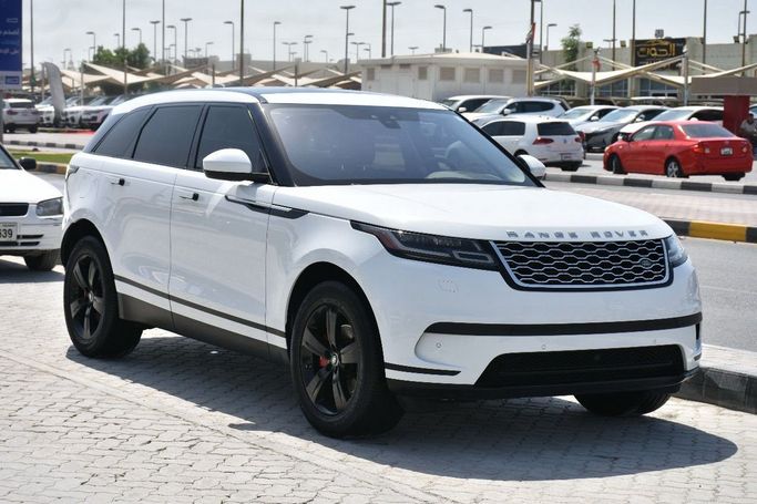 Подержанный Land Rover Range Rover Velar I, 2.0 л, 2020 в Шардже от Alfaris Used Cars Белый цвет.  | AUTO.AE