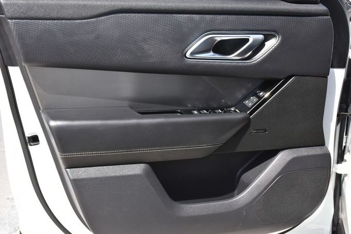 مستعملة Land Rover Range Rover Velar P250 I, 2.0 l, 2020 في في الشارقة من Alfaris Used Cars، اللون أبيض.  | AUTO.AE