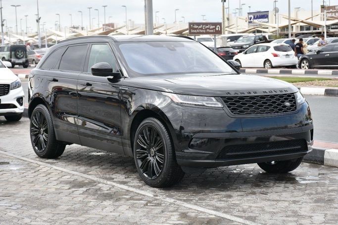 Подержанный Land Rover Range Rover Velar I, 2.0 л, 2018 в Шардже от Alfaris Used Cars Черный цвет.  | AUTO.AE
