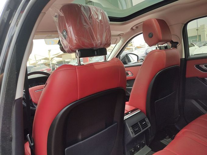 مستعملة Land Rover Range Rover Velar P250 I, 2.0 l, 2018 في في الشارقة من Alfaris Used Cars، اللون أسود.  | AUTO.AE