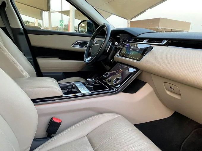 Used Land Rover Range Rover Velar P250 I, 2.0 l, 2019 in Sharjah by Ahmad alkhodari Motors, Silver color. GCC Specs | AUTO.AE
