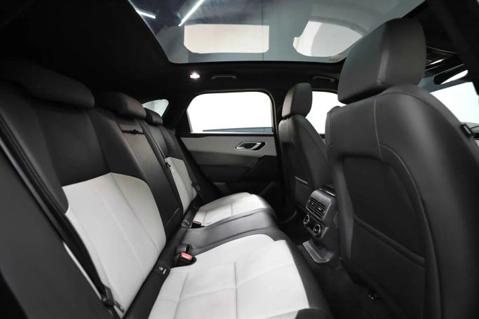 Подержанный Land Rover Range Rover Velar P250 I Рестайлинг, 2.0 л, 2024 в Шардже от Al Qassem Cars Trading Черный цвет. GCC | AUTO.AE