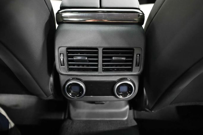 Подержанный Land Rover Range Rover Velar P250 I Рестайлинг, 2.0 л, 2024 в Шардже от Al Qassem Cars Trading Черный цвет. GCC | AUTO.AE