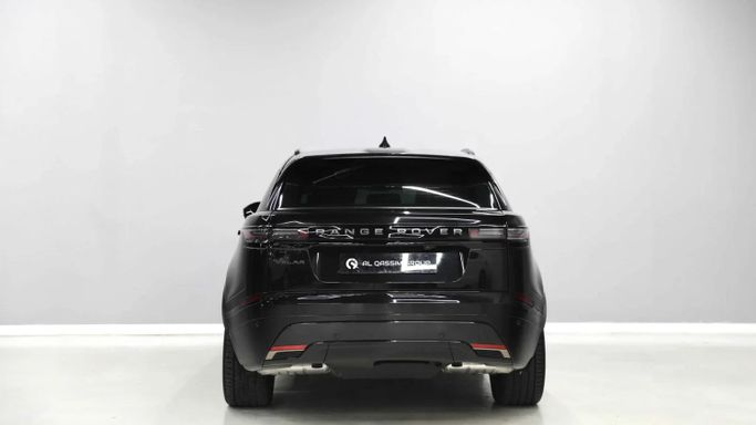Подержанный Land Rover Range Rover Velar P250 I Рестайлинг, 2.0 л, 2024 в Шардже от Al Qassem Cars Trading Черный цвет. GCC | AUTO.AE