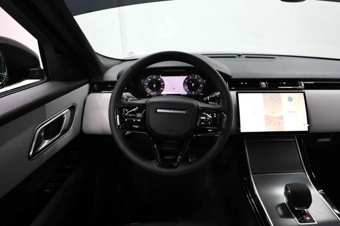 Подержанный Land Rover Range Rover Velar P250 I Рестайлинг, 2.0 л, 2024 в Шардже от Al Qassem Cars Trading Черный цвет. GCC | AUTO.AE