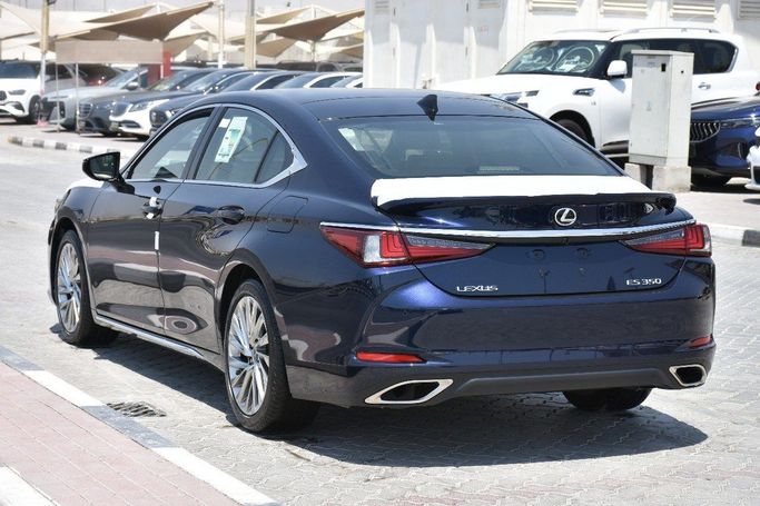 جديدة Lexus ES 350 شد الوجه السابع, 3.5 l, 2023 في في الشارقة من Alfaris Used Cars، اللون أزرق.  | AUTO.AE