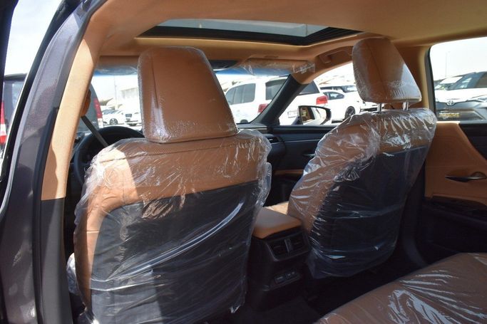 جديدة Lexus ES 250 شد الوجه السابع, 2.5 l, 2023 في في الشارقة من Alfaris Used Cars، اللون رمادي.  | AUTO.AE