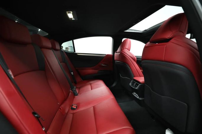 Подержанный Lexus ES 350 VII, 3.5 л, 2019 в Шардже от Al Qassem Cars Trading Черный цвет. GCC | AUTO.AE