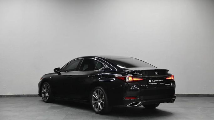 Подержанный Lexus ES 350 VII, 3.5 л, 2019 в Шардже от Al Qassem Cars Trading Черный цвет. GCC | AUTO.AE