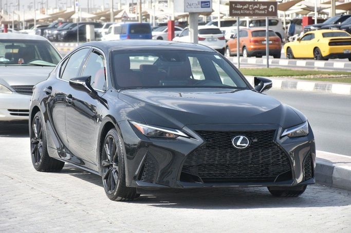 Подержанный Lexus IS 300 III Рестайлинг 2, 3.5 л, 2023 в Шардже от Alfaris Used Cars Черный цвет.  | AUTO.AE