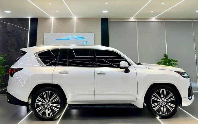 Used Lexus LX 600 IV, 3.4 l, 2022 in Sharjah by Ayoon Alhoot Motors, White color. GCC Specs | AUTO.AE