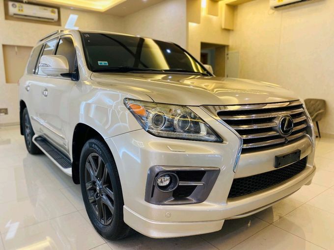 Used Lexus LX 570 III Facelift, 5.7 l, 2013 in Sharjah by Alhamoor Used Cars, Golden color. GCC Specs | AUTO.AE