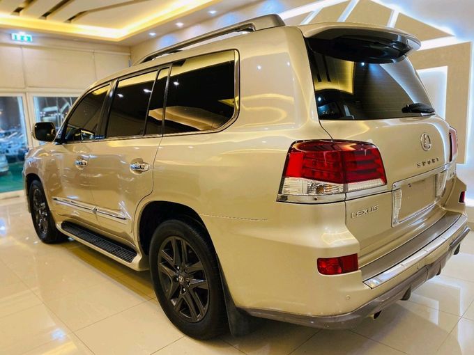 Used Lexus LX 570 III Facelift, 5.7 l, 2013 in Sharjah by Alhamoor Used Cars, Golden color. GCC Specs | AUTO.AE