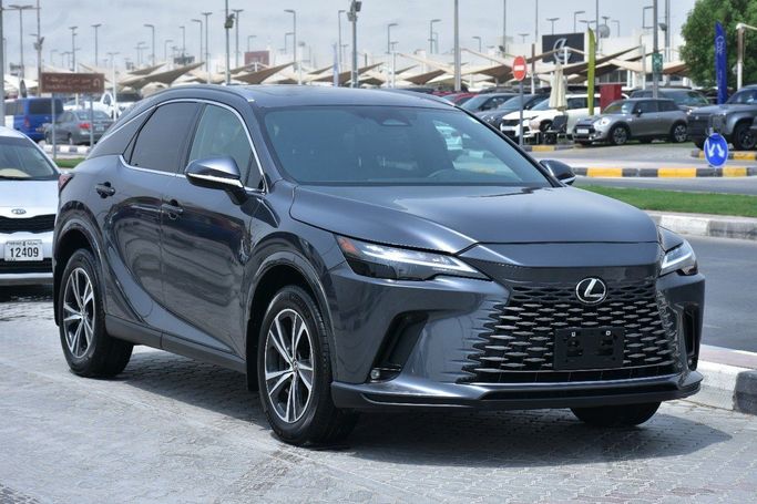 Подержанный Lexus RX 500h V, 2.4 л, 2024 в Шардже от Alfaris Used Cars Серый цвет.  | AUTO.AE