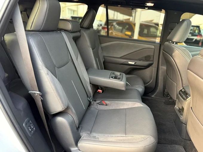 Подержанный Lexus TX 350, 2.4 л, 2024 в Шардже от Istanbul Elite Used Cars Белый цвет. Канадская | AUTO.AE