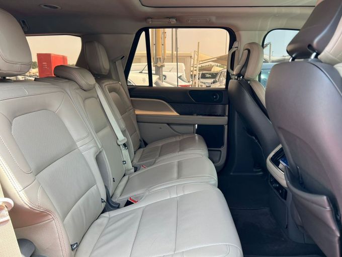 Used Lincoln Navigator IV Facelift, 3.5 l, 2022 in Sharjah by Al Aram Cars, Grey color. GCC Specs | AUTO.AE