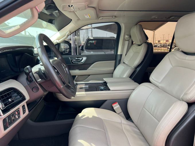 Used Lincoln Navigator IV Facelift, 3.5 l, 2022 in Sharjah by Al Aram Cars, Grey color. GCC Specs | AUTO.AE