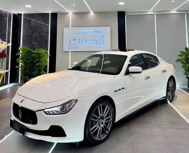 Подержанный Maserati Ghibli S III Рестайлинг, 3.0 л, 2016 в Шардже от Ayoon Alhoot Motors Белый цвет. GCC | AUTO.AE