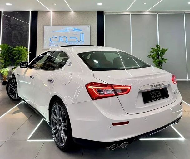Подержанный Maserati Ghibli S III Рестайлинг, 3.0 л, 2016 в Шардже от Ayoon Alhoot Motors Белый цвет. GCC | AUTO.AE