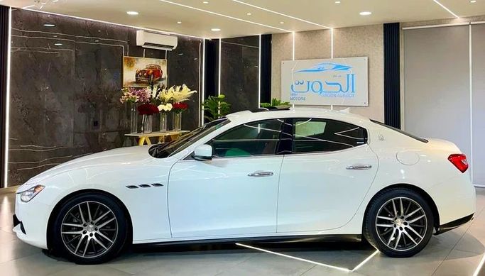 Used Maserati Ghibli S Q4 III Facelift, 3.0 l, 2016 in Sharjah by Ayoon Alhoot Motors, White color. GCC Specs | AUTO.AE
