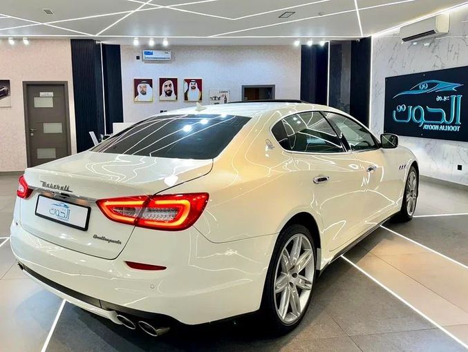 Подержанный Maserati Quattroporte S Q4 VI Рестайлинг, 3.0 л, 2016 в Шардже от Ayoon Alhoot Motors Белый цвет. GCC | AUTO.AE