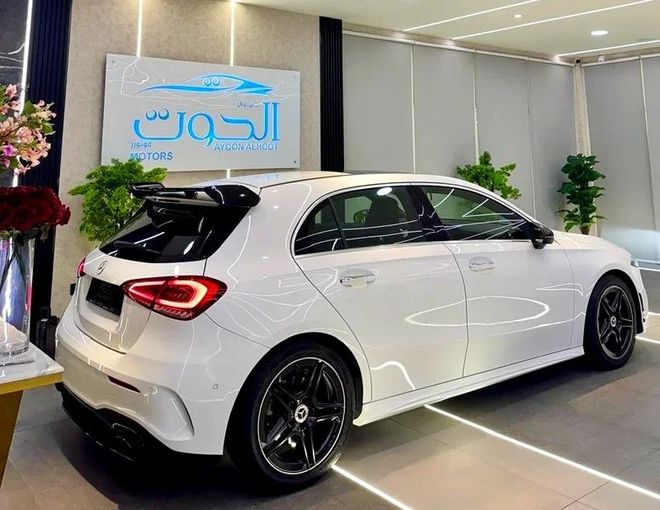 Подержанный Mercedes-Benz A-Class 250 IV (W177), 2.0 л, 2020 в Шардже от Ayoon Alhoot Motors Белый цвет. GCC | AUTO.AE