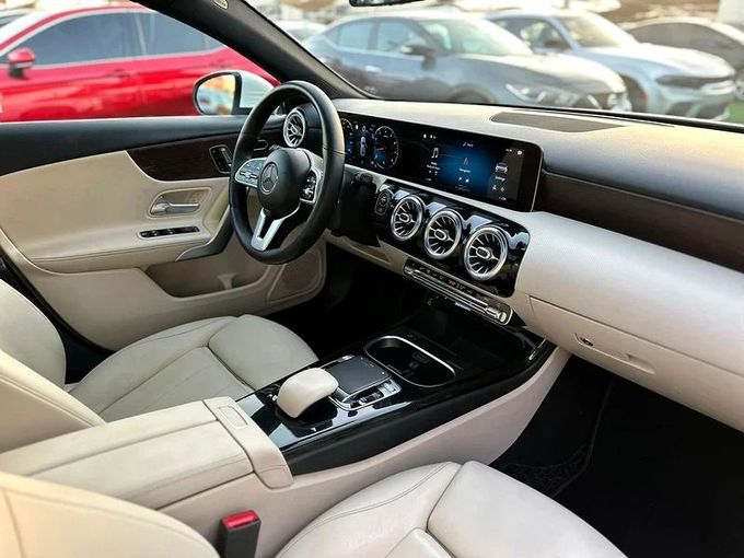 Подержанный Mercedes-Benz A-Class 220 IV (W177), 2.0 л, 2019 в Шардже от Ahmad alkhodari Motors Белый цвет. Американская | AUTO.AE