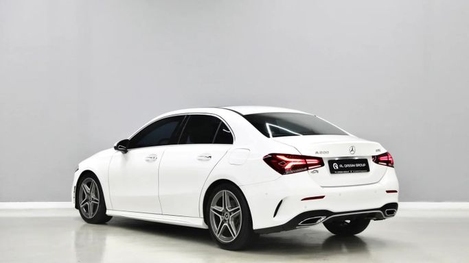 Подержанный Mercedes-Benz A-Class 200 IV (W177), 1.3 л, 2021 в Шардже от Al Qassem Cars Trading Белый цвет. GCC | AUTO.AE