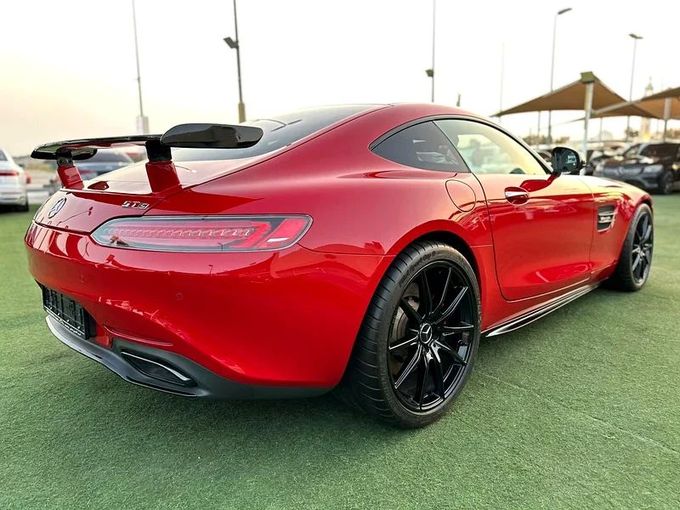 Used Mercedes-Benz AMG GT S I, 4.0 l, 2016 in Sharjah by Ahmad alkhodari Motors, Red color. GCC Specs | AUTO.AE