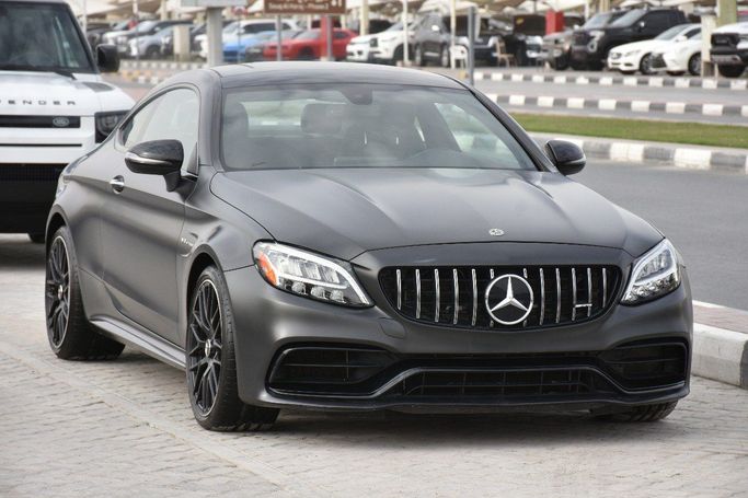 Подержанный Mercedes-Benz C-Class AMG 63 AMG IV (W205) Рестайлинг, 4.0 л, 2019 в Шардже от Alfaris Used Cars Черный цвет.  | AUTO.AE