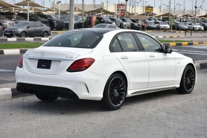 Подержанный Mercedes-Benz C-Class AMG 43 AMG IV (W205) Рестайлинг, 3.0 л, 2021 в Шардже от Alfaris Used Cars Белый цвет.  | AUTO.AE