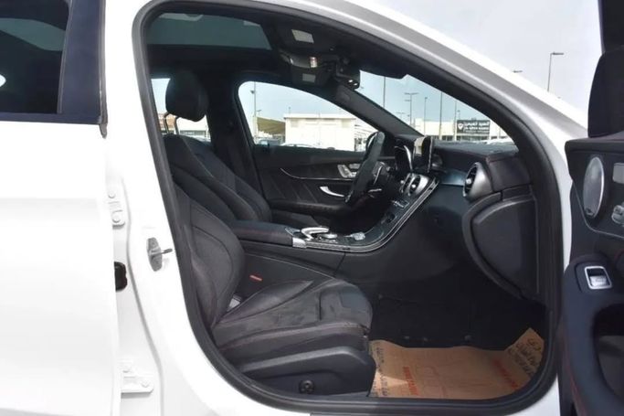 Подержанный Mercedes-Benz C-Class AMG 43 AMG IV (W205) Рестайлинг, 3.0 л, 2021 в Шардже от Alfaris Used Cars Белый цвет.  | AUTO.AE