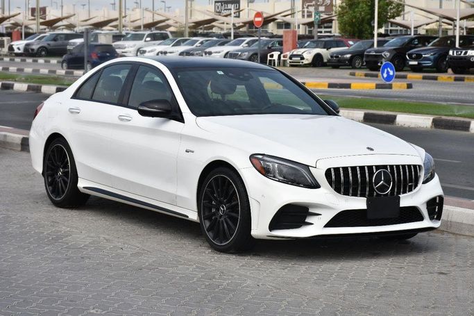 Подержанный Mercedes-Benz C-Class 300 V (W206), 2.0 л, 2021 в Шардже от Alfaris Used Cars Белый цвет.  | AUTO.AE