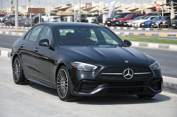 Подержанный Mercedes-Benz C-Class 300 V (W206), 2.0 л, 2023 в Шардже от Alfaris Used Cars Черный цвет.  | AUTO.AE