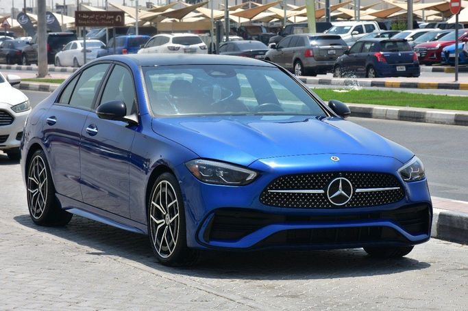 Подержанный Mercedes-Benz C-Class 300 V (W206), 2.0 л, 2023 в Шардже от Alfaris Used Cars Синий цвет.  | AUTO.AE