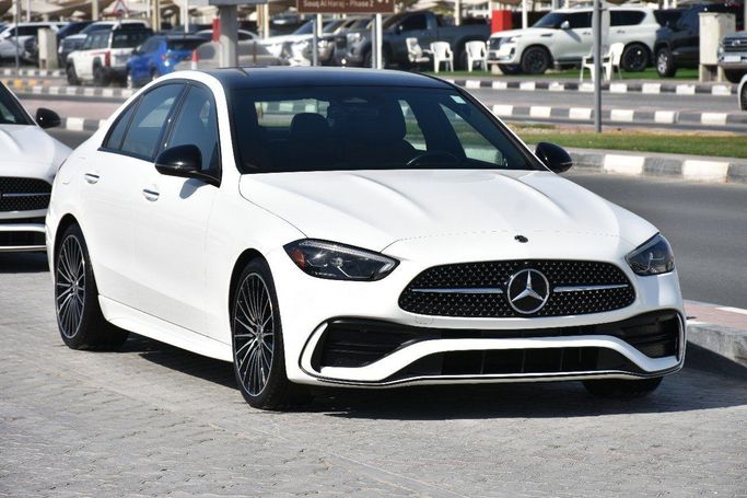Подержанный Mercedes-Benz C-Class 300 V (W206), 2.0 л, 2023 в Шардже от Alfaris Used Cars Белый цвет.  | AUTO.AE