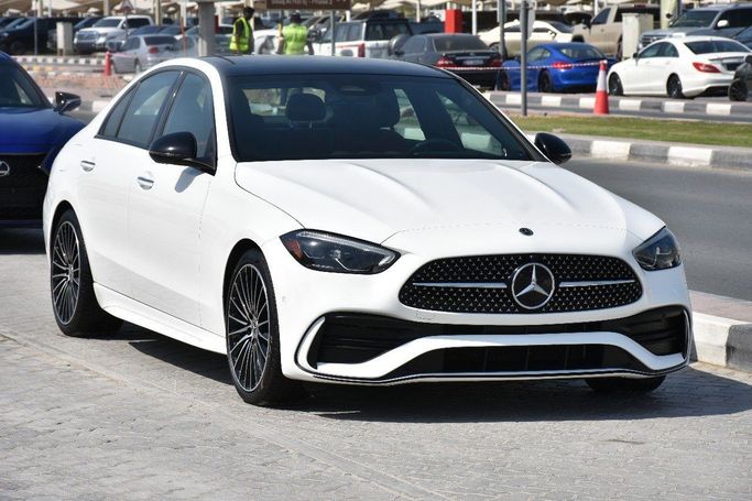 Подержанный Mercedes-Benz C-Class 300 V (W206), 2.0 л, 2024 в Шардже от Alfaris Used Cars Белый цвет.  | AUTO.AE