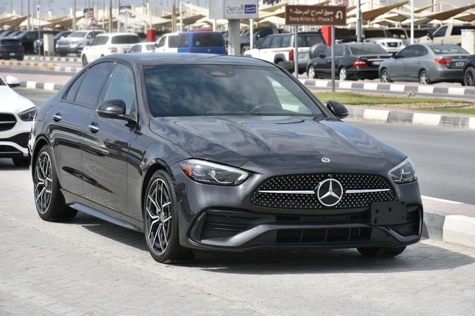 Подержанный Mercedes-Benz C-Class 300 V (W206), 2.0 л, 2023 в Шардже от Alfaris Used Cars Черный цвет.  | AUTO.AE