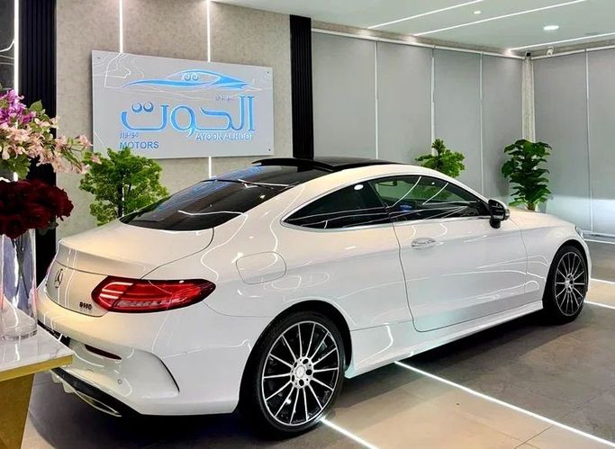 Used Mercedes-Benz C-Class 200 IV (W205) Facelift, 2.0 l, 2019 in Sharjah by Ayoon Alhoot Motors, White color. GCC Specs | AUTO.AE