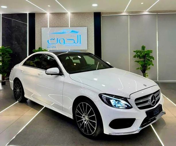 Подержанный Mercedes-Benz C-Class 200 IV (W205), 2.0 л, 2016 в Шардже от Ayoon Alhoot Motors Белый цвет. GCC | AUTO.AE