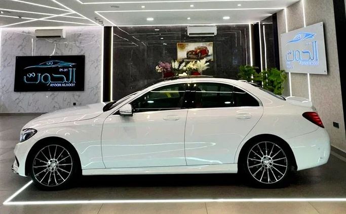 Подержанный Mercedes-Benz C-Class 200 III (W204) Рестайлинг, 1.8 л, 2015 в Шардже от Ayoon Alhoot Motors Белый цвет. GCC | AUTO.AE